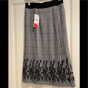 NWT ZARA Pleated Skirt Size S